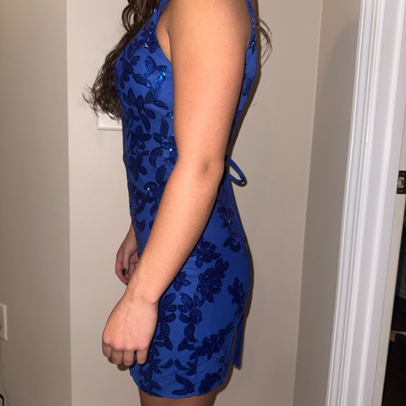 Elegant Blue Sequin Dress - Picture 3 of 6